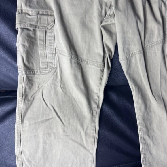 Wrangler Men's Cargo Pants Beige Relaxed Fit Flat Front Outdoor Size 42x32 - Picture 10 of 16